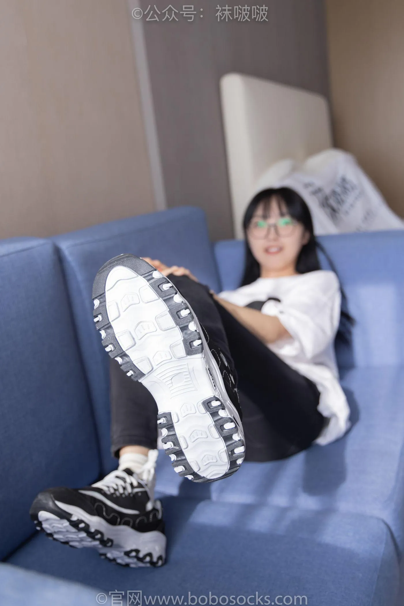 [BoBoSocks袜啵啵]NO.055 稚予-斯凯奇运动鞋、白棉袜、黑棉袜 [139P]插图3